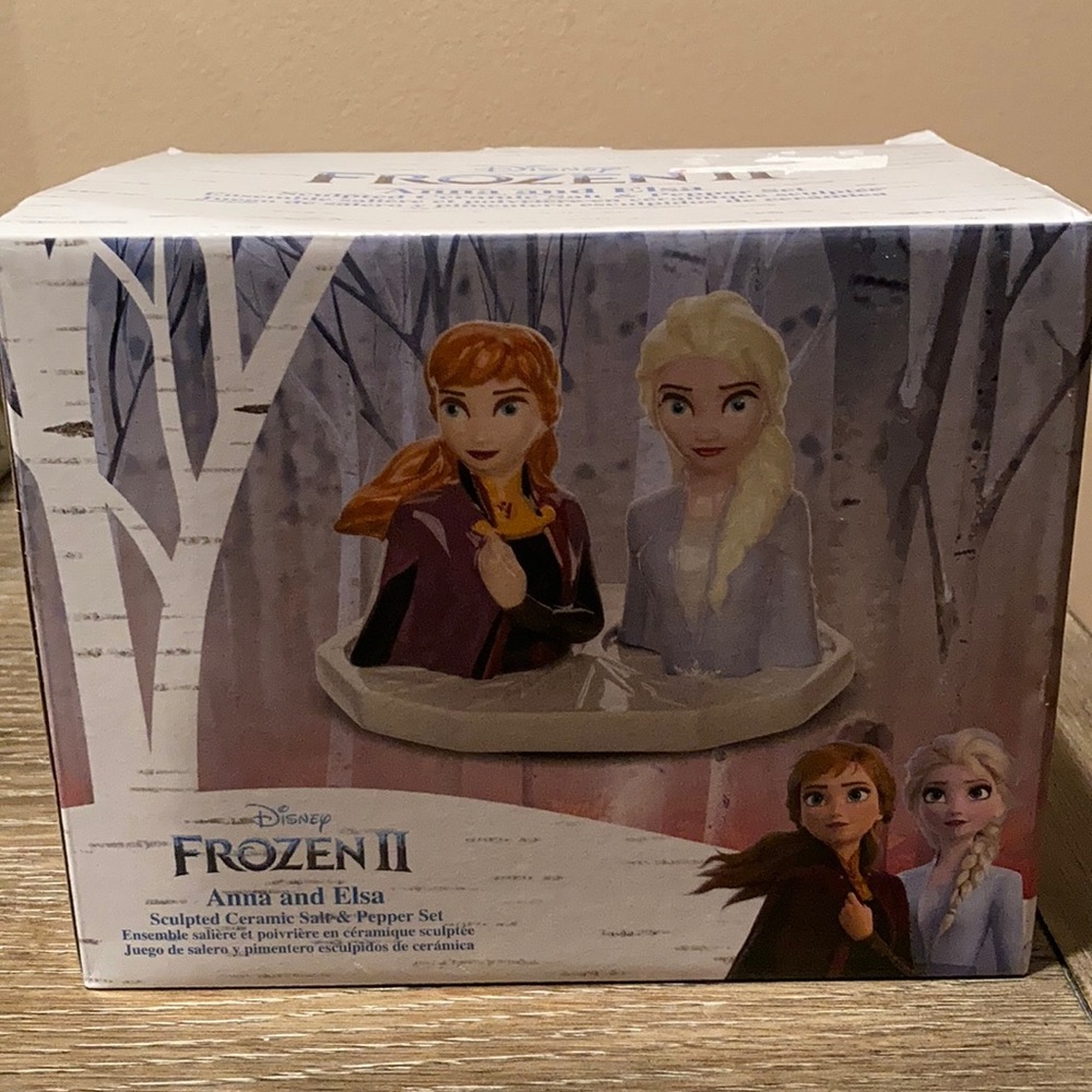 Disney frozen Anna and Elsa salt & pepper shakers